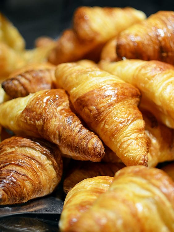 L'Élégance Culinaire Révélée : Découvrez la Recette Classique du Croissant Français